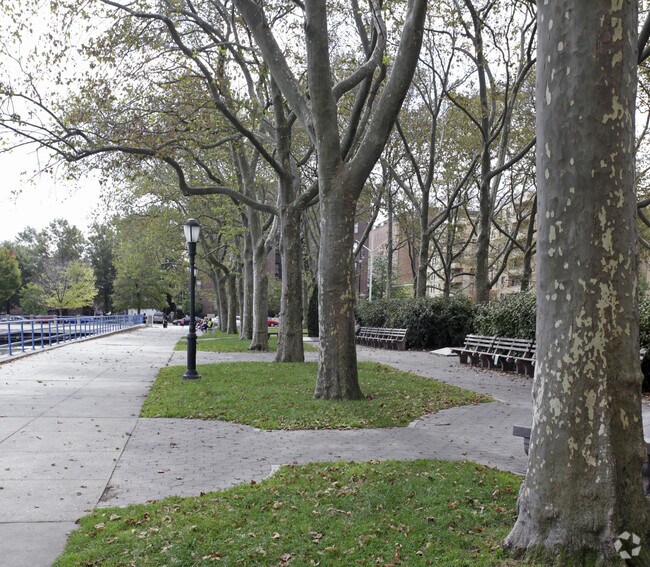 10 - 40 Shore blvd. - Patio - 25-40 SHORE BLVD