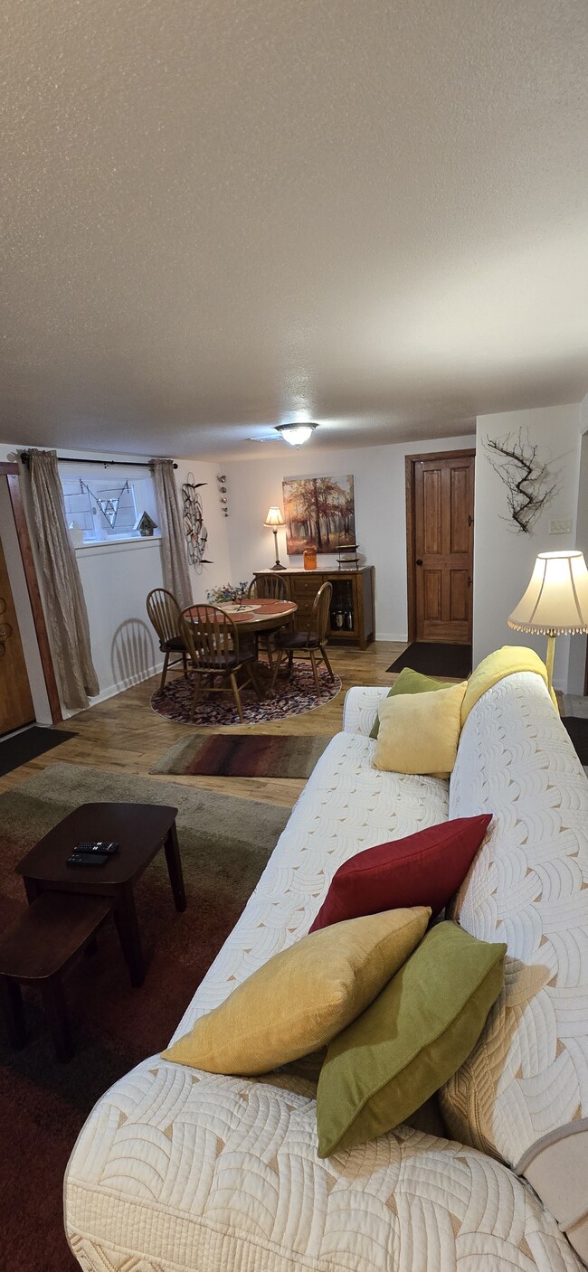 Dining room - 206 N Maple St Unit B