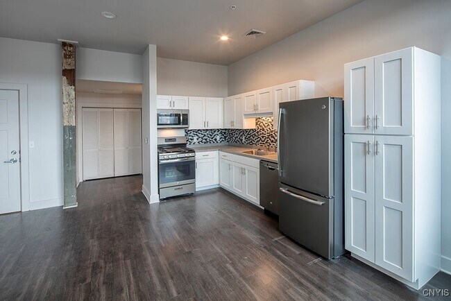 Photo - 800 N Clinton St