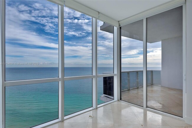 Photo - 18201 Collins Ave Condominio