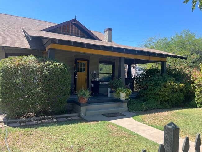 Photo - 501 E Lynwood St