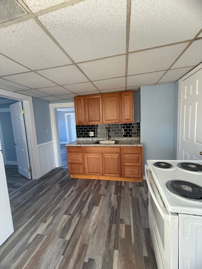 Building Photo - 72 Prospect St Unit 2 Rental
