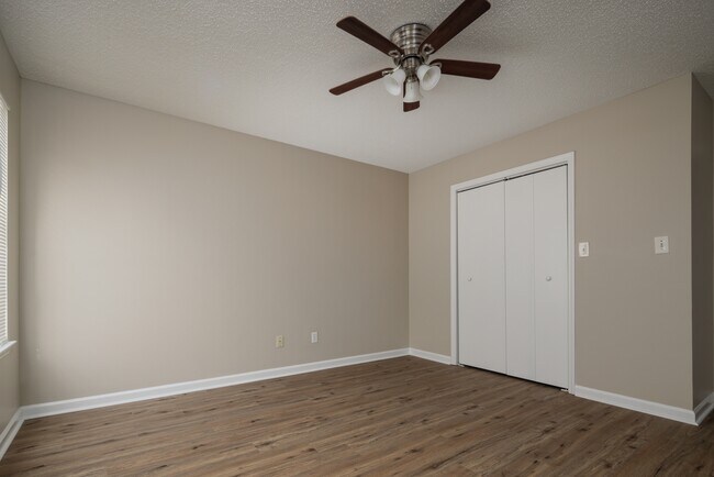 Photo - 227 Mountain Creek Dr