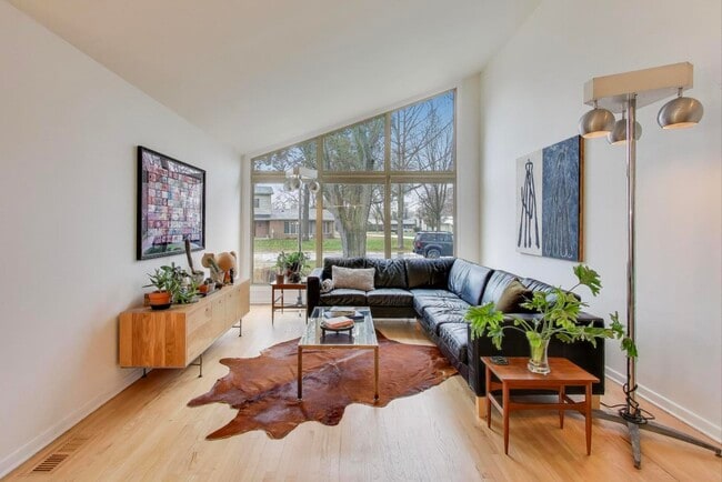 Photo - 321 Ferndale Rd