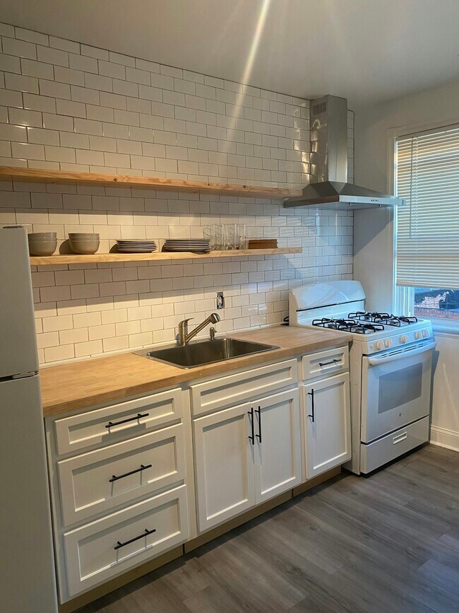 Building Photo - 1543 Northwick Rd Unit 2 Rental