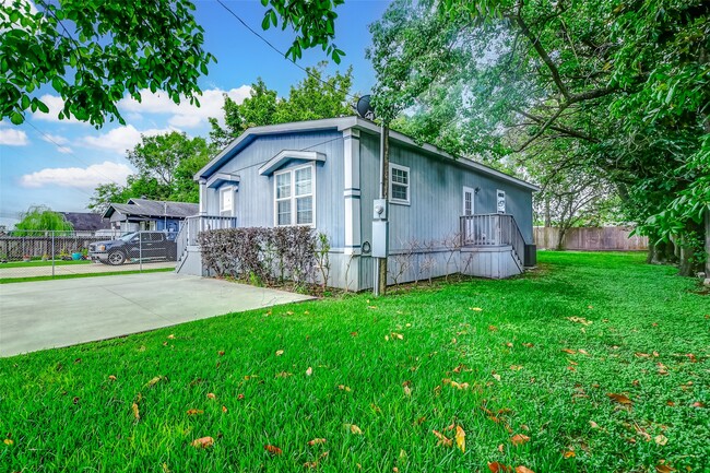 Photo - 11313 Delman St