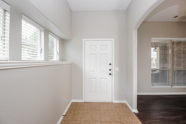 Photo - 656 Brooks St