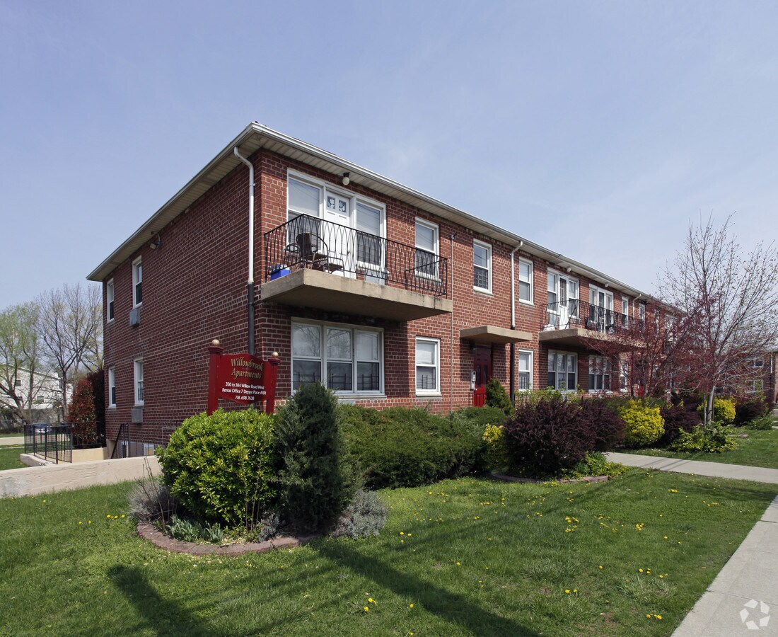 Willowbrook Apartments - Willowbrook Apartments
