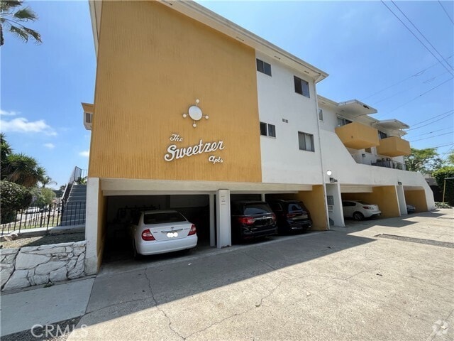 Building Photo - 8308 Clinton Ave Unit 7 Rental