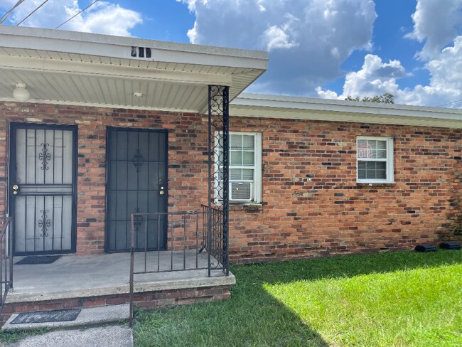 Photo - 712 Hopkins St