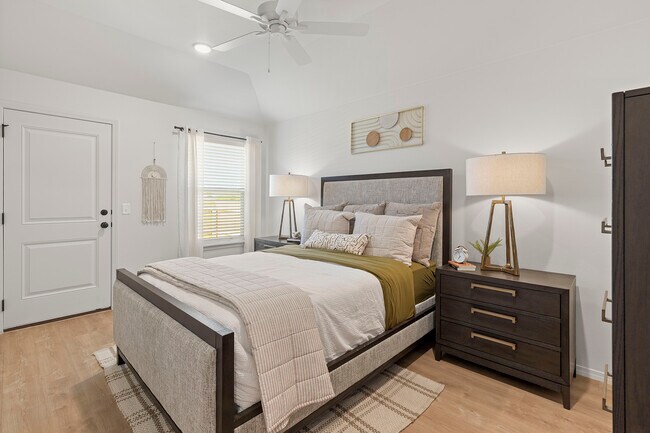 Photo - Chisholm Pointe