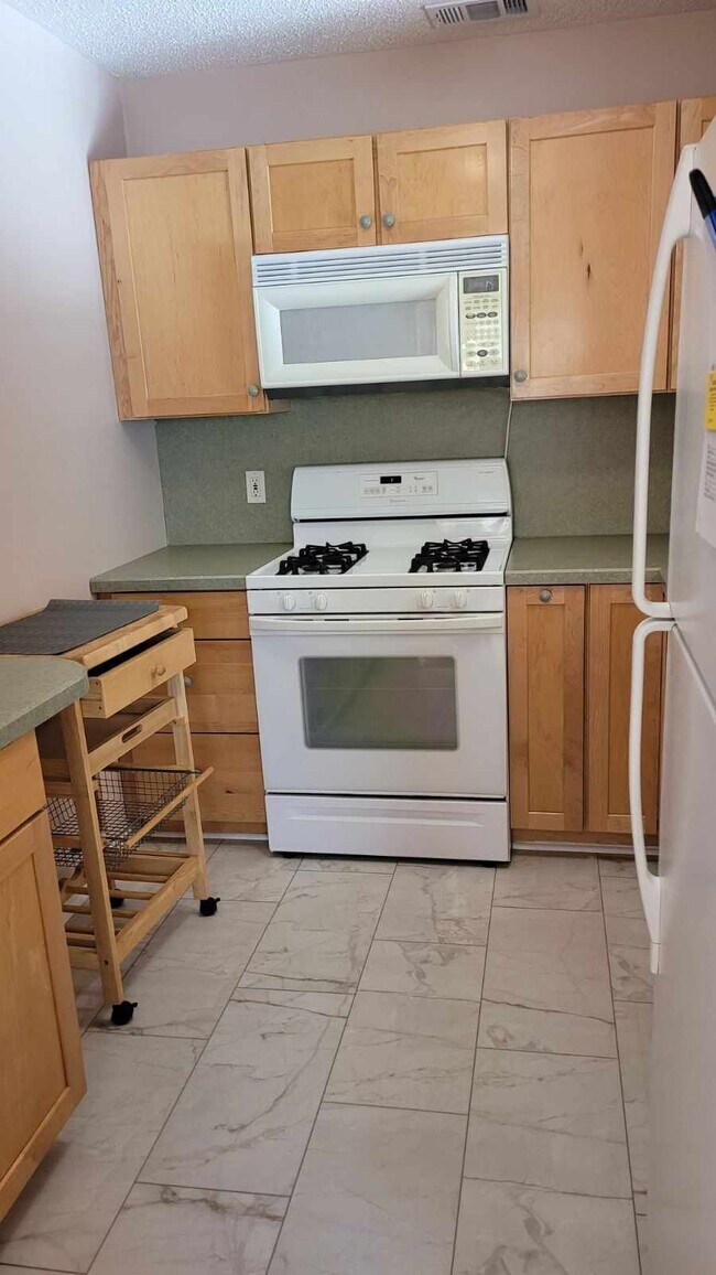 1911 Bayhead Dr Condo Unit 1911 Condo for Rent in Parlin, NJ