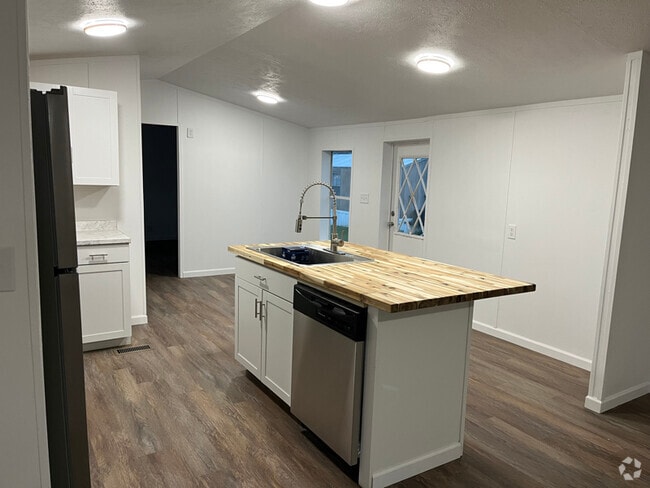 Building Photo - 4400 Gibson St Rental