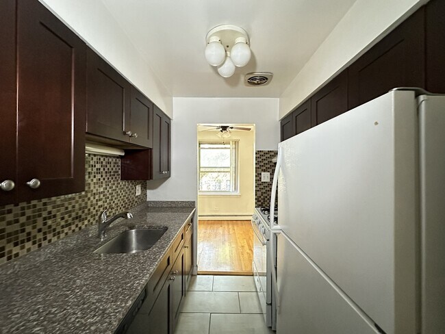 Photo - 3710 N Pine Grove Ave Unit 104