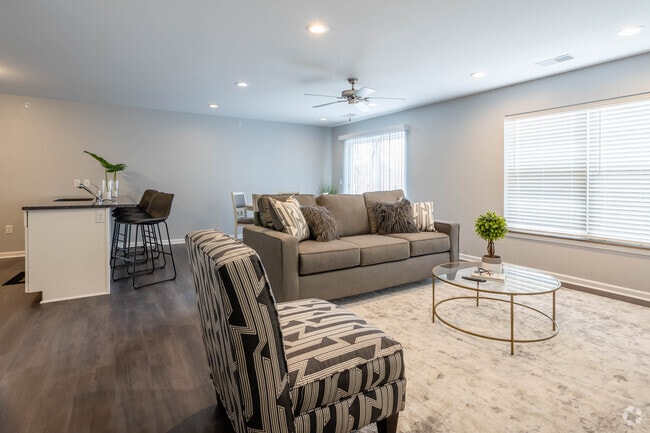 1BR, 1BA 900SQ - Livingroom