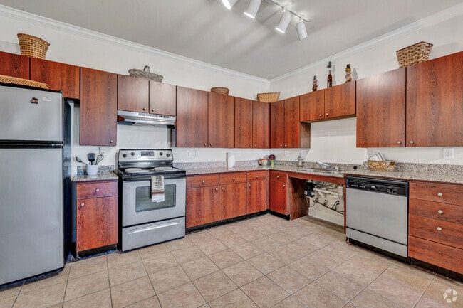 2BR, 1BA - 936SF - Kitchen