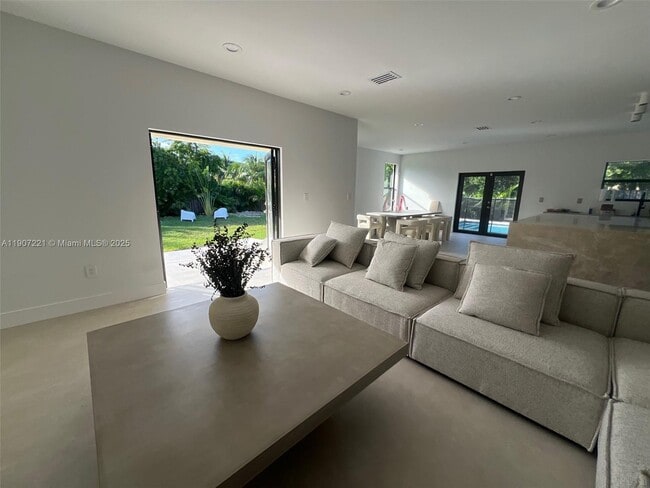 Building Photo - 12790 SW 91 Ave