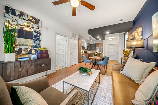 2BD, 2BA - 1052SF - Living Room - Platform Grant Park