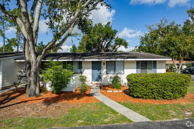 3001 Northland Rd Mount Dora, FL 32757-2362