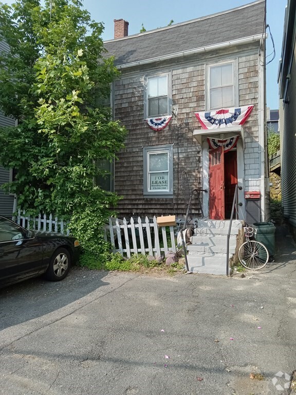 Building Photo - 21 Mugford St Rental
