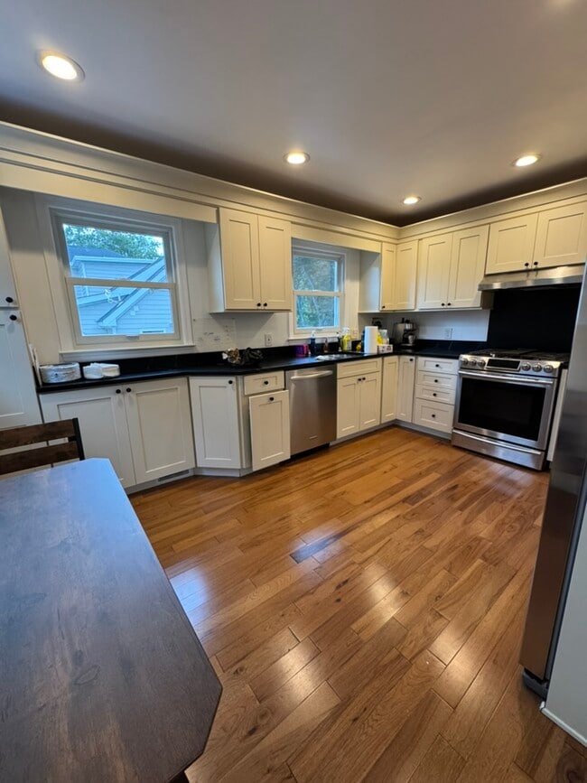 Photo - 201 Freehold St Unidad Room 1