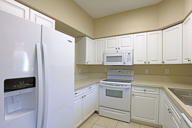 Photo - Villas at Venezia 4160-202 Apartamento Unidad 4160 Castilla Circle, 202