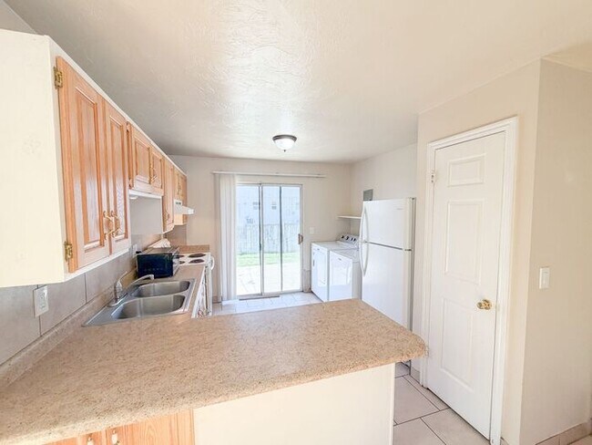 Photo - 2384 W Derby St