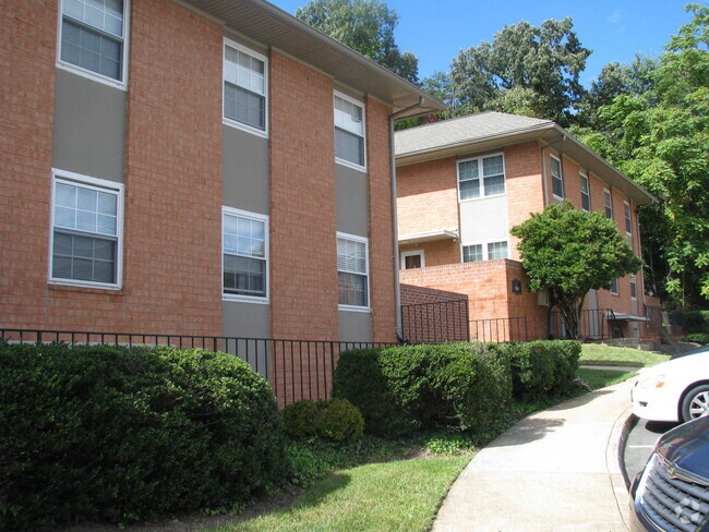 Building Photo - 2420 Arlington Blvd Unit Apt #A6