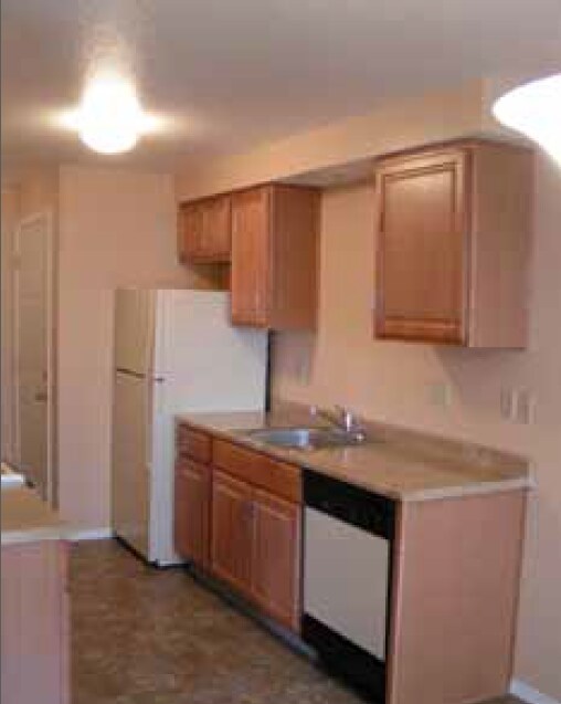 Kitchen - Pinehurst Apartments