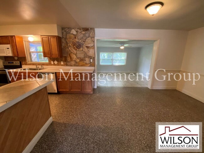 Photo - 2606 Aloma Ave