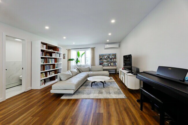 614 Gorge Rd Unit 2