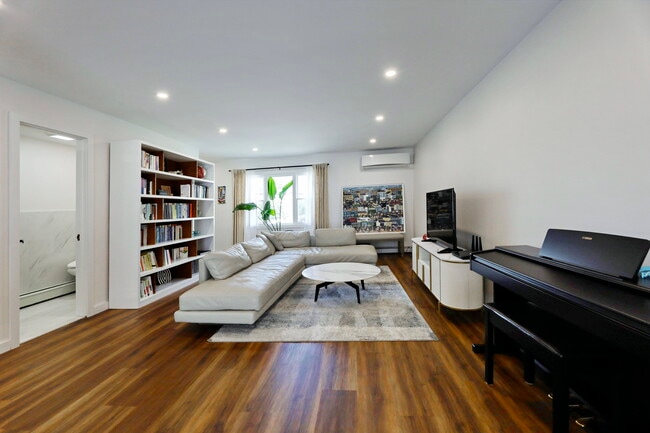 Photo - 614 Gorge Rd Unit Apt 2