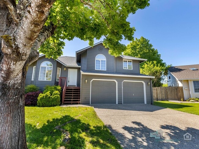 Photo - Stunning 3 bedroom 2.5 bathroom Home!