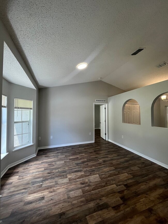 Photo - Spacious 4 Bedroom Home in Pine Grove!