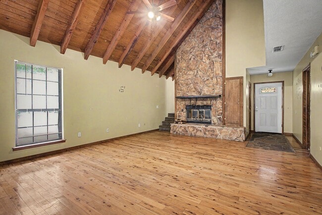 Photo - 302 Bernard Rd