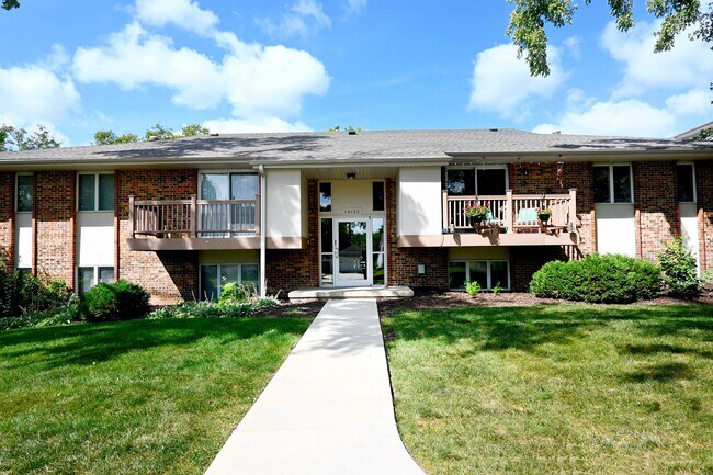 Photo - Square 131 - 8 Plex