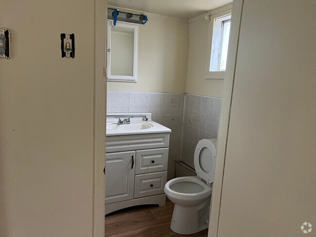 Building Photo - 216 E 108th St Rental