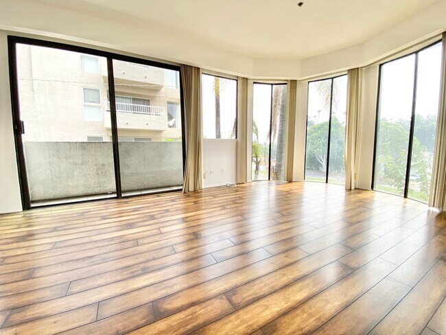 Photo - 316 N Oakhurst Dr Unit 103