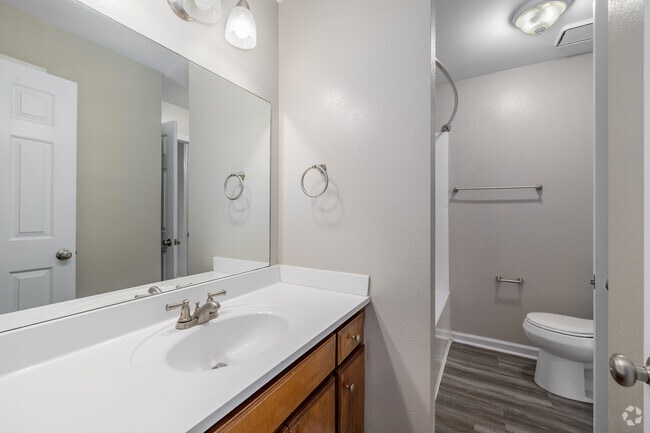 2BR, 1.5BA - 1,187SF - Primary Bathroom