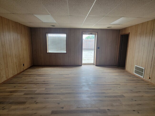 Photo - Falls City Plaza Unit 1