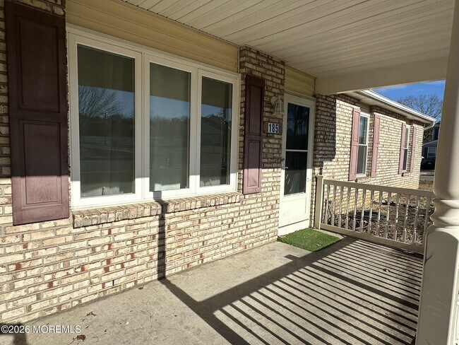 Photo - 185 Ravenwood Blvd