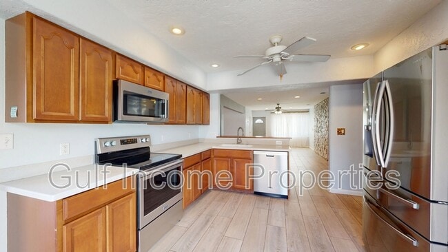 Photo - 406 47th St NW