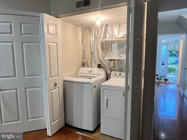 Photo - 230 Connery Terrace SW