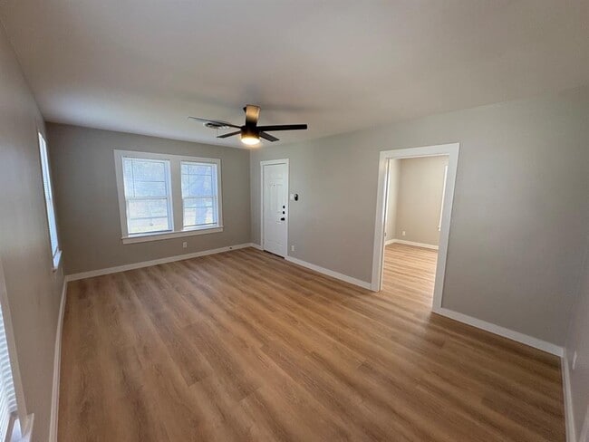 Photo - 4620 Bennett Ave