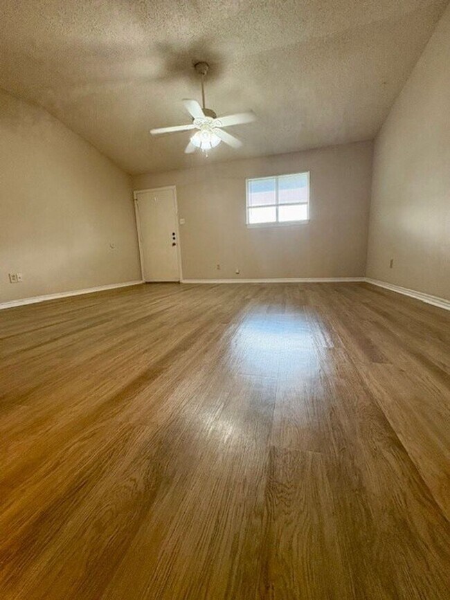Photo - 204-206 Romana Circle Unidad 206