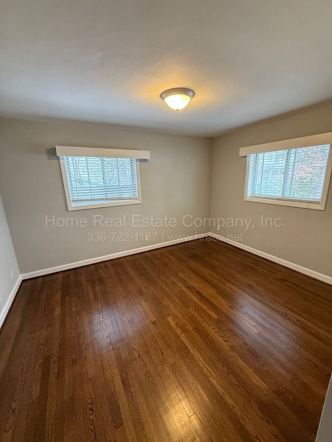 Photo - 2425 Queen St Unit 9