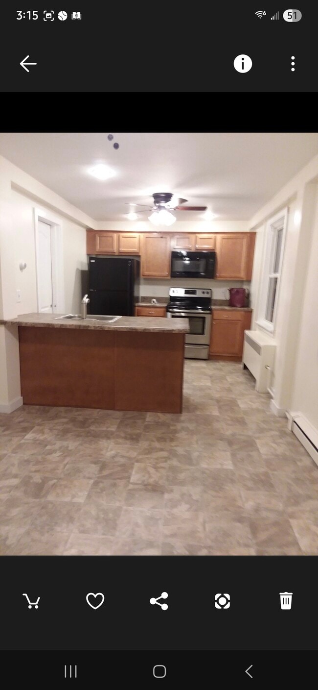 Livingroom facing the kitchen - 49 Green Ave Unit Lower Level