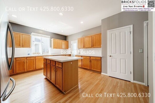 Photo - Spacious Home For Rent in Crosswater, Lake...