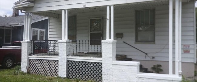 Photo - 644 W Division St