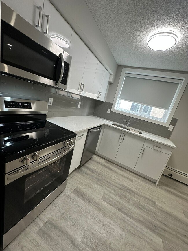 Building Photo - 9938-88 88 Ave NW Unit 5
